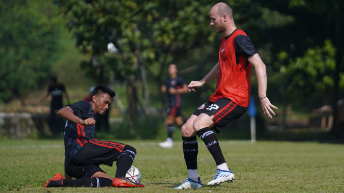 Pemain-Persija-Jakarta-Michael-Krmencik-berlatih-di-Nirwana-Park-Bojongsari-Depok.jpg