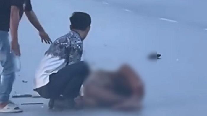 Pemotor Pria Hantam Mobil Putar Arah di Kendari Sulawesi Tenggara, Korban Patah Tulang Kaki