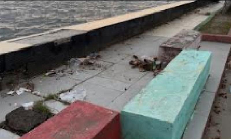 Warga Mengeluh Banyak Sampah Kulit Durian di Wiskul Pinggir Pantai Mandra Kolaka Sulawesi Tenggara