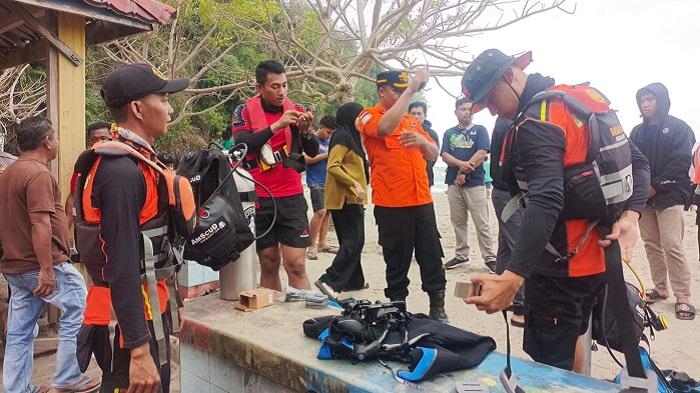 Pencarian-Siswa-SMAN-1-Wawotobi-yang-Tenggelam-di-Pantai-Taipa-Konawe-Utara-Dihentikan-Sementara.jpg