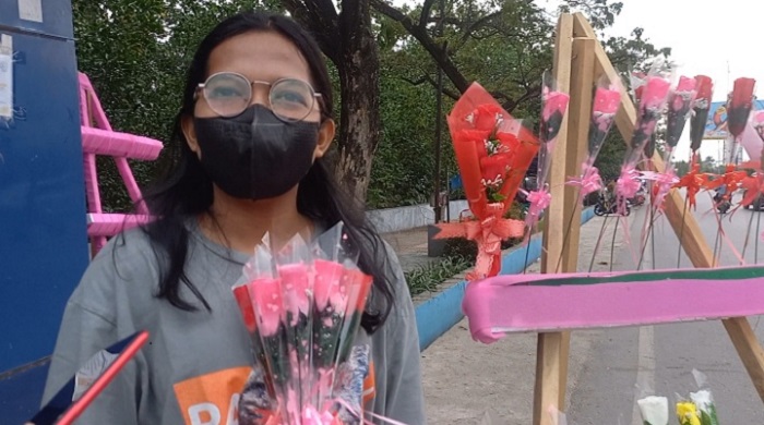 Penjual Bunga Ramai di Jalan Bypass Kendari Sulawesi Tenggara Jelang Hari Valentine 14 Februari