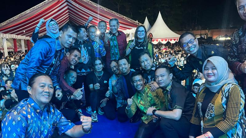 Kemeriahan HUT ke-65 Kolaka Sulawesi Tenggara, Charly Eks ST12 Hibur Warga, Husmaluddin Bareng Safei