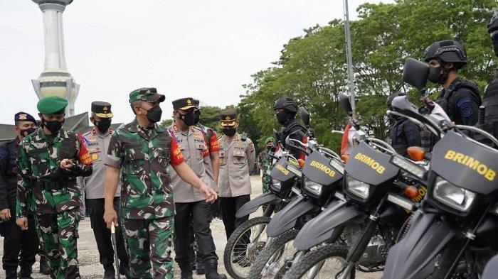 Personel-Pengamanan-Siaga-di-Titik-titik-Lokasi-Kunjungan-Presiden-Jokowi-di-Baubau-Buton-dan-Busel.jpg