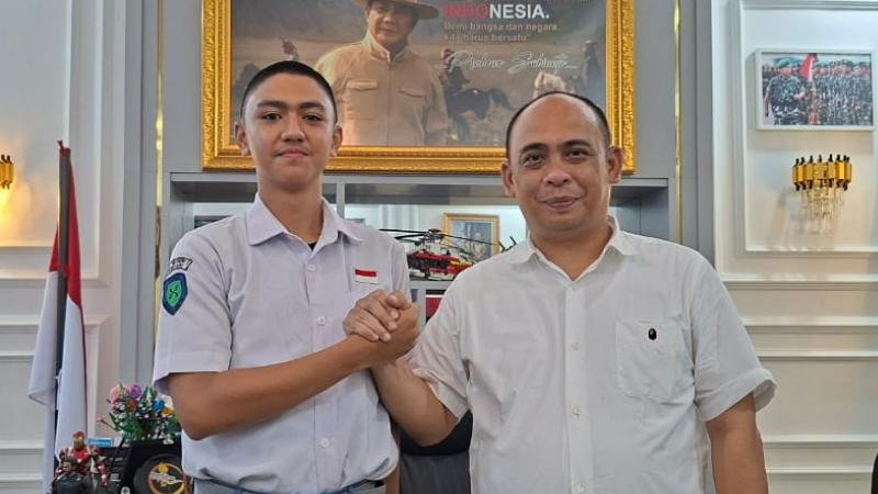 Peslalom-Kendari-Sulawesi-Tenggara-M-Faiz-Sidik-Al-Jufri-dan-Ketua-Umum-KONI-Sultra-Andi-Ady-Aksar.jpg