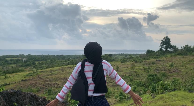 Pesona-Padang-Savana-Labalawa-Baubau-Sultra-Destinasi-Dekat-Pusat-Kota-Panorama-Pulau-dan-Lautan.jpg