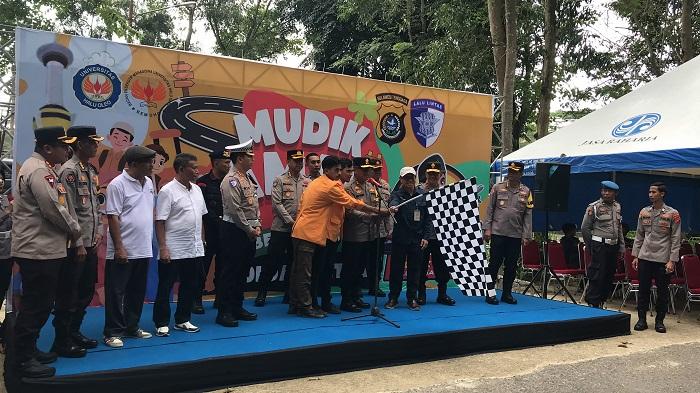 Polda-Sultra-Lepas-5-Bus-Mudik-Gratis-Tujuan-Muna-Muna-Barat-dan-Buton-Tengah-Sulawesi-Tenggara.jpg