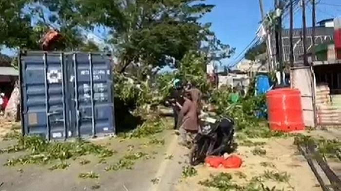 Polisi Sebut Sopir Truk Kontainer Timpa Pemotor Wanita di Puuwatu Kendari Sempat Antar Korban ke RS