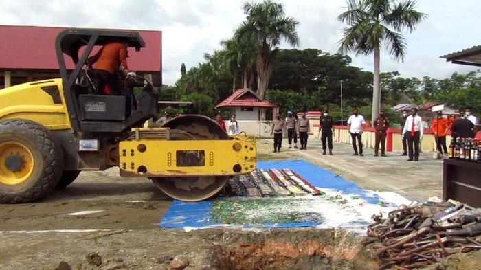 Berikut Daftar Merk hingga Detik-detik Pemusnahan Miras dan Knalpot Bising di Mapolres Konawe