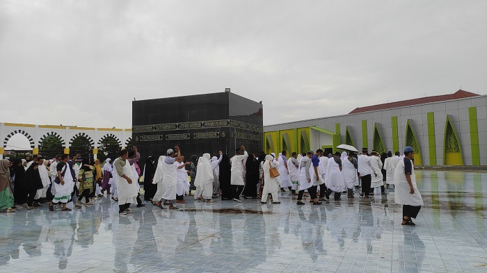 Praktik-manasik-haji-sejumlah-calon-jamaah-haji-Kantor-Kementrian-Agama-Kota-Kendari.jpg
