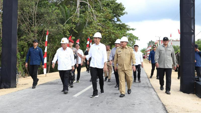 Presiden-Jokowi-meresmikan-pembangunan-Inpres-Jalan-Daerah-di-Sulawesi-Tenggara.jpg