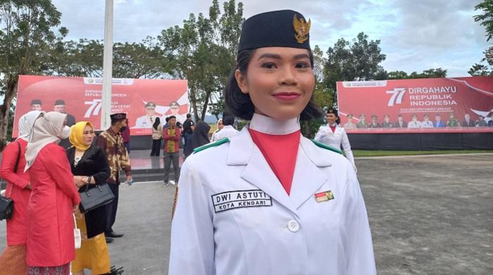 Profil-Dwi-Astuti-Paskibraka-Sultra-Pembawa-Baki-Bendera-Siswi-SMAN-4-Kendari-Bercita-cita-Polisi.jpg