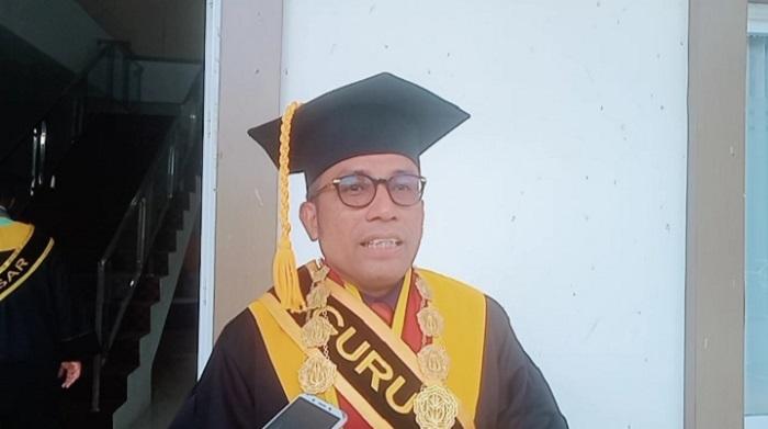 Rektor-Universitas-Halu-Oleo-atau-UHO-Kendari-Prof-Dr-Muhammad-Zamrun-Firihu-Soal-Input-Data-Siswa.jpg