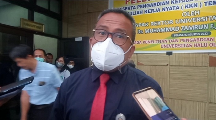 Rektor-Universitas-Halu-Oleo-atau-UHO-Kendari-Prof-Dr-Muhammad-Zamrun-Firihu.jpg