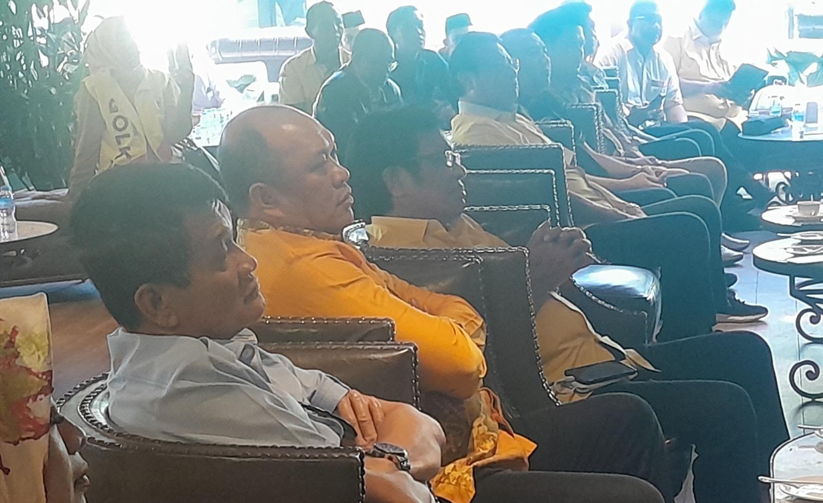 Ruksamin Bisik-bisik Ridwan Bae di Temu Kader Golkar Sulawesi Tenggara, Disapa Ahmad Doli Kurnia