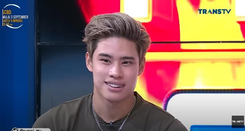 Tak Terima Dinaksir Enrique Dustin, Livy Renata Pukuli Verrell Bramasta Pakai Bantal