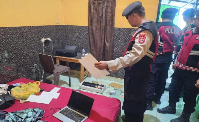 Samapta-Polres-Kolaka-saat-mengamankan-dua-orang-terduga-pelaku-tindak-pidana.jpg