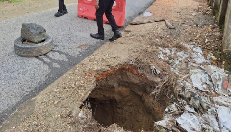 Polres Konawe Selatan Lakukan Pengalihan Arus Lalu Lintas di Jalan Longsor Kendari-Torobulu Sultra