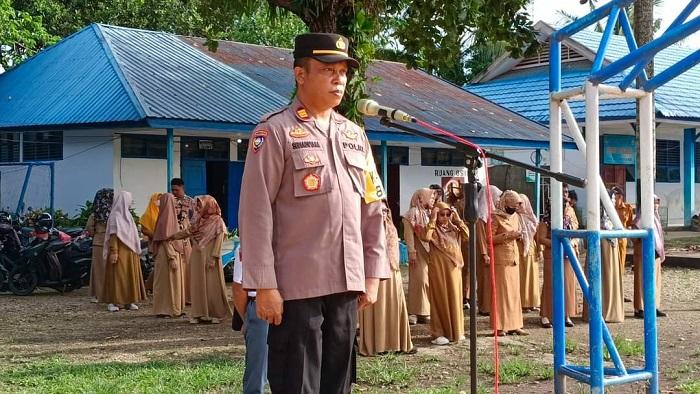 Sebelum-Terbakar-Saat-Amankan-Demo-Kasat-Binmas-Polres-Konawe-Sempat-Jadi-Pembina-Upacara-di-SMA.jpg