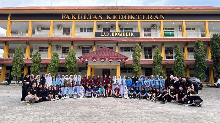 Senadi-Medventure-Ajak-49-Siswa-SMA-di-Kendari-Jadi-Mahasiswa-Fakultas-Kedokteran-UHO-Selama-2-Hari.jpg
