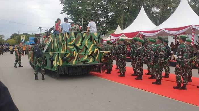 Serunya-Kontingen-Pawai-Budaya-di-Sulawesi-Tenggara-Adu-Atraksi-di-Panggung-Acara-HUT-ke-59-Sultra.jpg