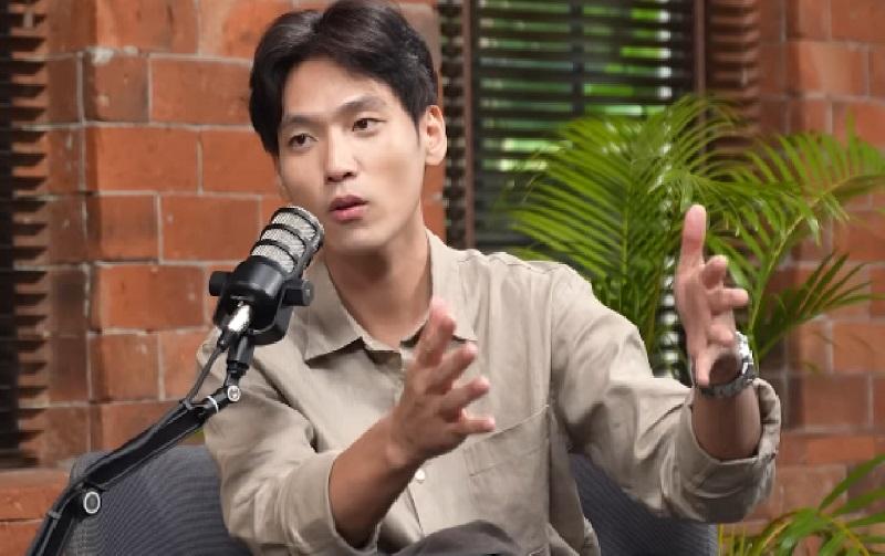 Sosok-Na-Daehoon-dalam-podcast-yang-tayang-di-Uung-Victoria-Finky.jpg