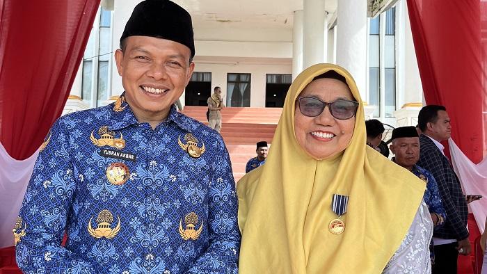 Sosok St Nurjiah Terima Satyalancana Karya Satya, Mengabdi 32 Tahun di Puskesmas Wawotobi Konawe