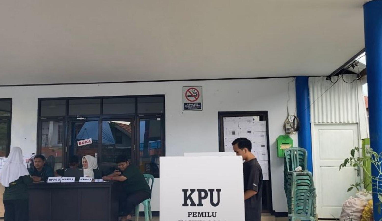 TPS 21 Kelurahan Bonggoeya Kendari Lakukan PSU Akibat Pemilih KTP Luar Tidak Terdaftar Sebagai DPTb