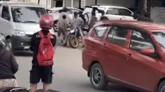 Viral-Video-Aksi-Pengeroyokan-di-Jalan-Syech-Yusuf-Kendari-Sulawesi-Tenggara-Korban-Lapor-Polisi.jpg