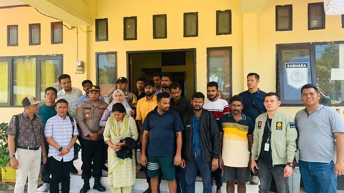 BREAKING NEWS 11 WNA Asal India Diamankan Polsek Sampuabalo Buton Sultra, Satu Diantaranya Wanita