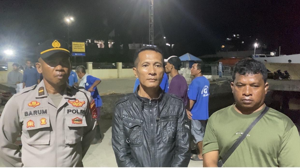 Wakapolsek-KP3-Kendari-Iptu-Muhtar-saat-ditemui-disela-sela-kegiatan-operasi-pengaman-pelabuhan.jpg