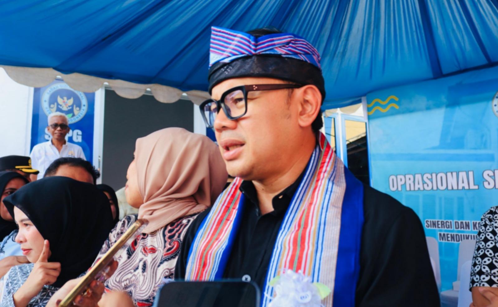 Wakil-Menteri-Dalam-Negeri-Bima-Arya-Sugiarto-diwawancara-saat-kunjungan-ke-SPPG-Wolio-Baubau.jpg