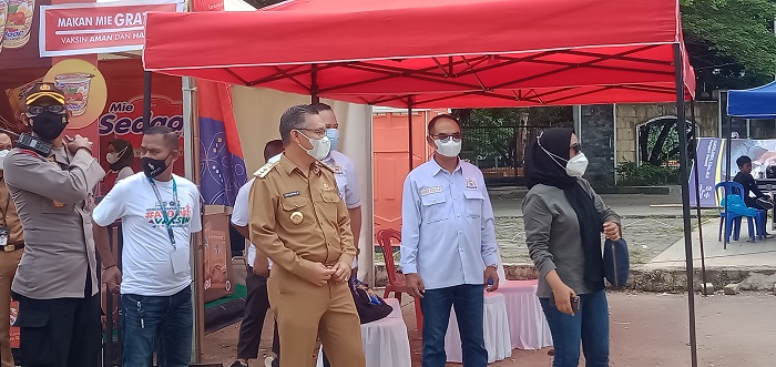 Wali-Kota-Kendari-tinjau-vaksinasi-di-Kendari-Fest-Februari-2022.jpg