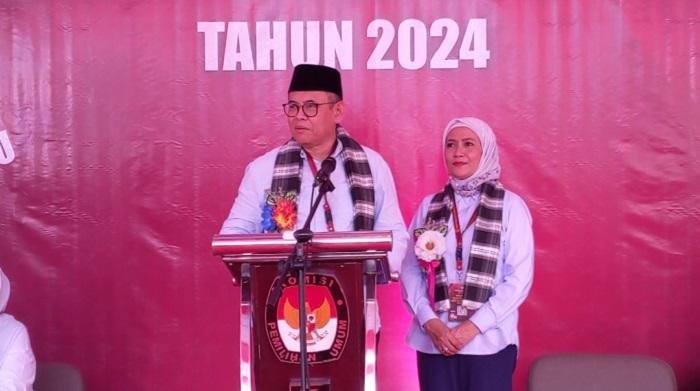 Yusran-Fahim-Wa-Ode-Hamsinah-Bolu-Jadi-Pasangan-Terakhir-Daftar-Pilkada-Baubau-2024-Hari-Pertama.jpg