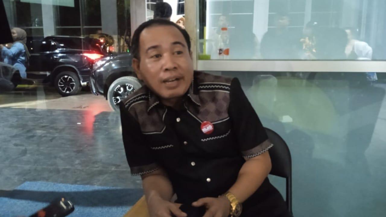calon-Bupati-Konawe-Selatan-Herman-Pambahako-usai-tes-kesehatan-di-RSUD-Bahteramas.jpg
