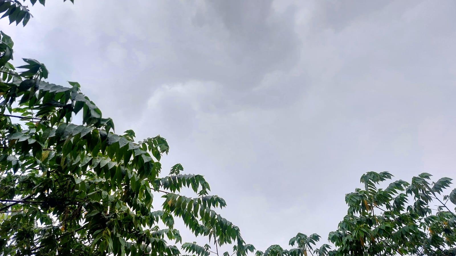 cuaca-mendung-di-kendari-852026.jpg