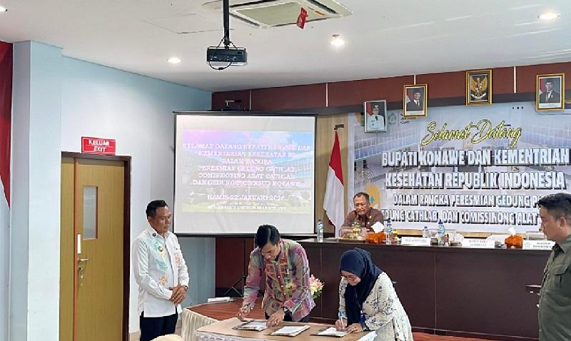 enandatanganan-penyerahan-hibah-alat-comissioning-Cathlab-di-BLUD-RS-Konawe.jpg