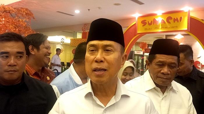 gubernur-sulawesi-tenggara-andi-sumangerukka-dan-hugua.jpg