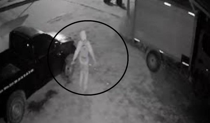 mobil-milik-pengusaha-di-Kendari-Sulawesi-Tenggara-Sultra-dibakar-OTK.jpg