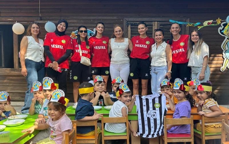 momen-Megawati-Hangestri-mulai-beradaptasi-bareng-dengan-klub-barunya.jpg
