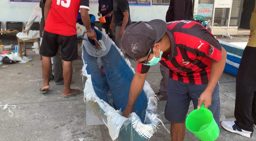 Nelayan di Baubau Sulawesi Tenggara Belajar Cara Buat Kapal Fiberglass