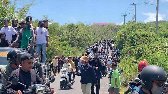 Demontrasi di Kantor DPRD Kota Baubau Sulawesi Tenggara Silih Berganti, Berjalan Damai