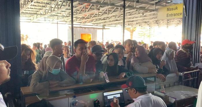 Pelabuhan Murhum Baubau Dipadati Penumpang KM Tidar Tujuan Makassar, Surabaya dan Tanjung Priok