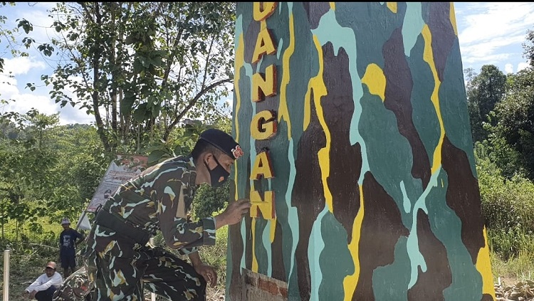 Peringati HUT ke-76 Korps Brimob, Personel Brimob Polda Sultra Lakukan Pembersihan Tugu Perjuangan