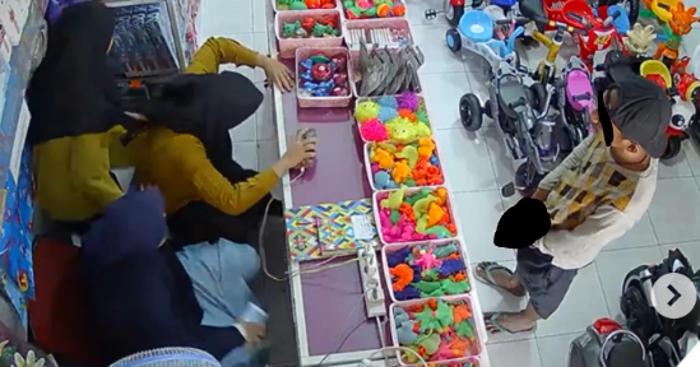 pria-sempat-viral-di-media-sosial-karena-perlihatkan-jenis-kelaminnya-kini-sudah-diamankan-polisi.jpg