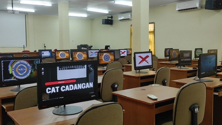 ruangan-cat-untuk-skd-cpns-2021-di-upt-bkn-kendari.jpg