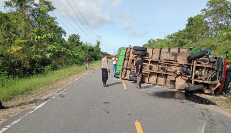 truk-terbalik-di-konawe-selatan-22-11-2025.jpg