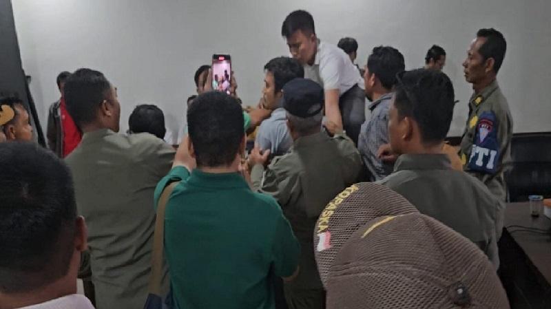 warga-dan-karyawan-perusahaan-sawit-di-Konawe-Selatan-nyaris-adu-jotos.jpg