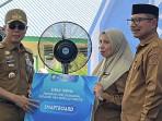 285-Komputer-hingga-30-Smartboard-Dibagikan-ASR-ke-SMA-di-Sulawesi-Tenggara-Lewat-Program-Penggaris.jpg