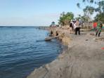 Abrasi-Pantai-Kikis-Daratan-hingga-20-Meter-di-Laimeo-Konawe-Utara-BPBD-Imbau-Warga-Tak-Mendekat.jpg