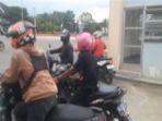 Aksi-Pembalap-Motor-Latihan-di-Tugu-Religi-Sulawesi-Tenggara-Tarik-Perhatian-Masyarakat-Kendari.jpg